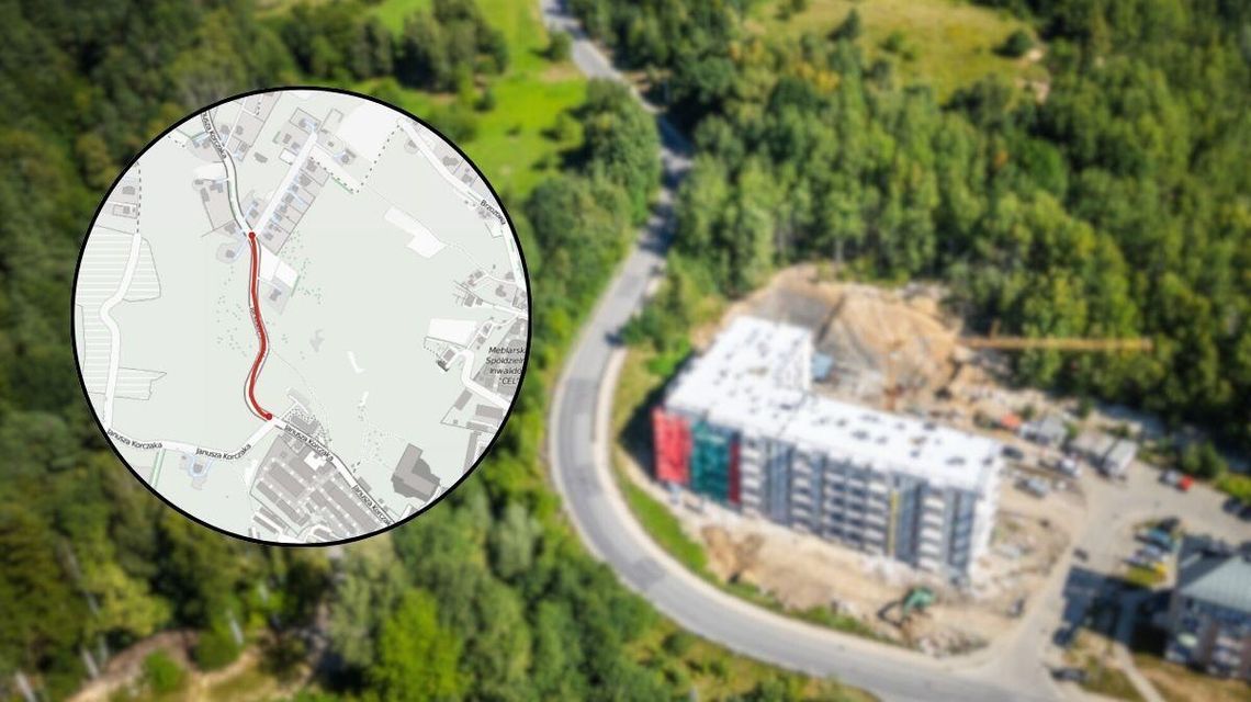 Zdjęcie przedstawia ulicę Korczaka i mapkę