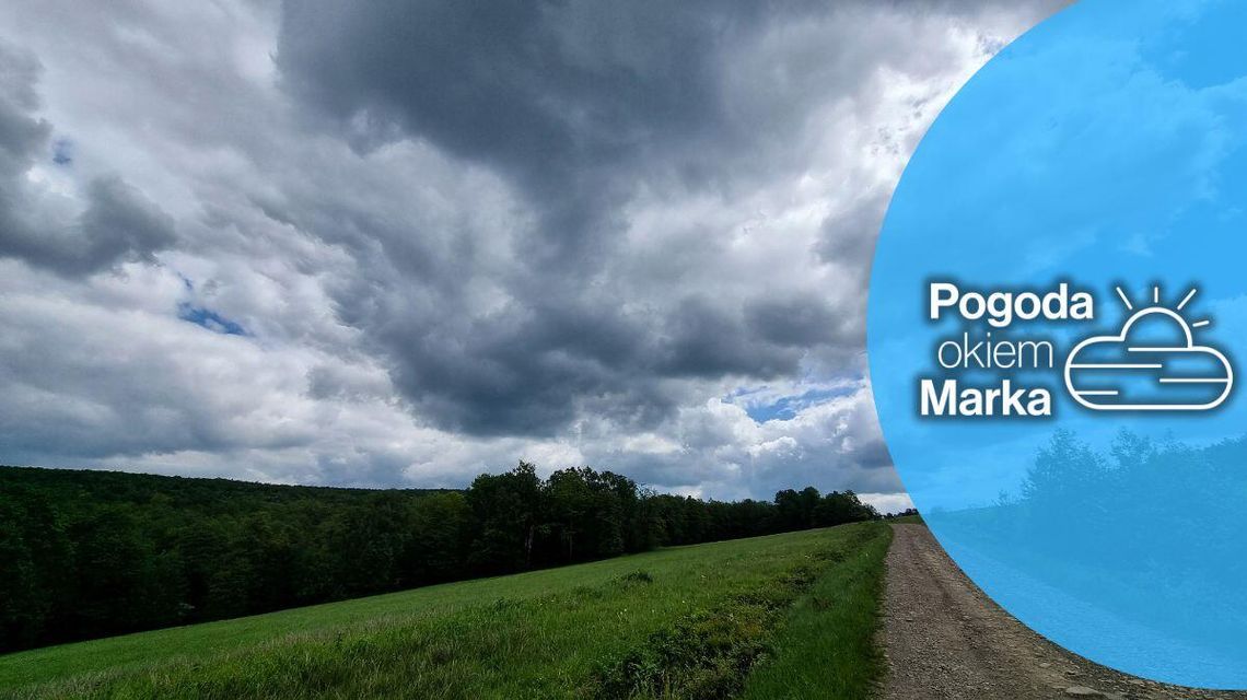 zdjęcie przedstawia chmury nad wzniesieniami