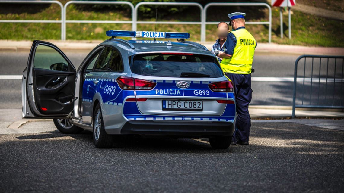Weekendowa kronika drogowa: Sześć kolizji i dwóch kierowców, którym policjanci odebrali prawko