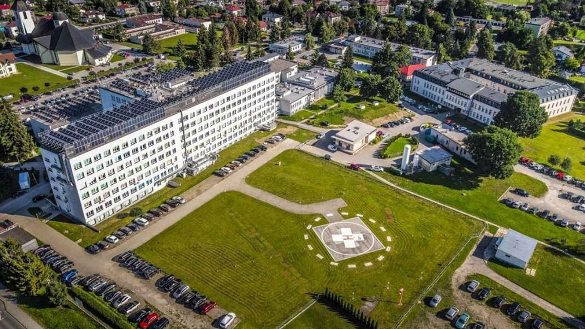 zdjęcie przedstawia gorlicki szpital z lotu ptaka