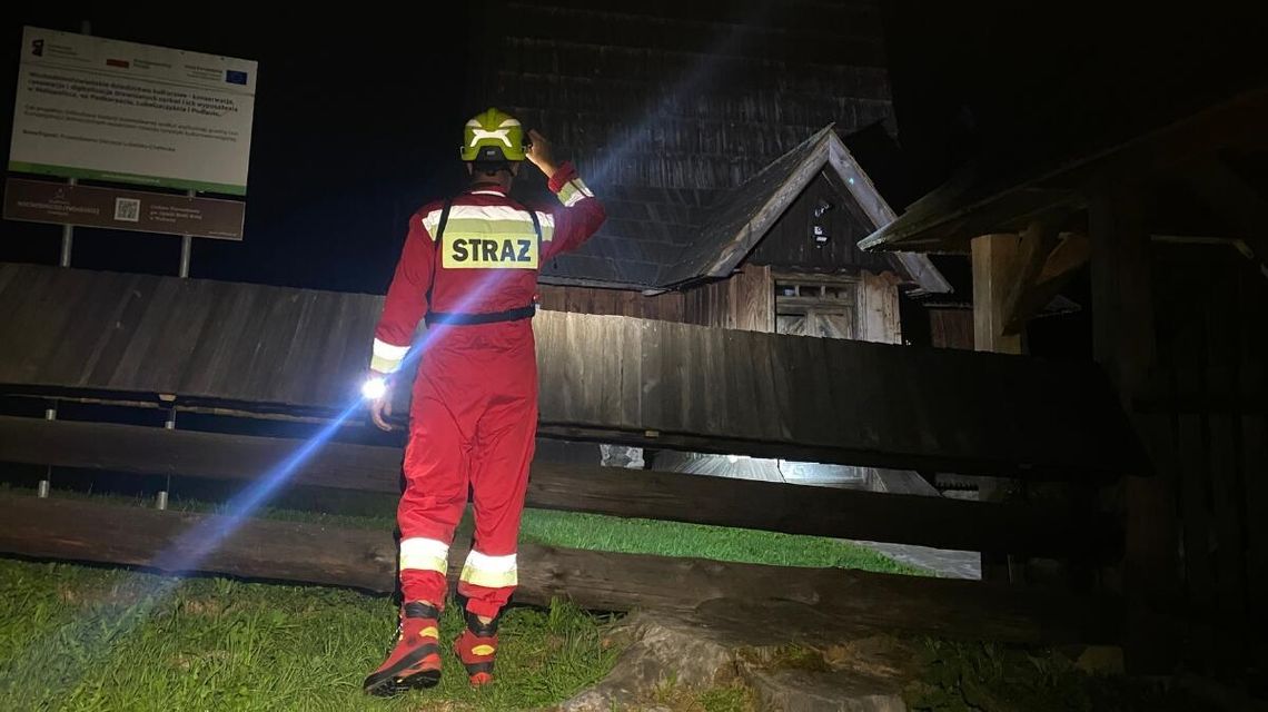 Wołowiec. Służby poszukiwały starszej mieszkanki miejscowości Strażaka przy kościele