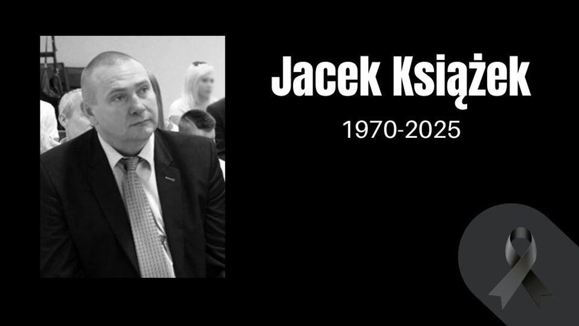 zdjęcie przedstawia czarno-białe zdjęcie mężczyzny