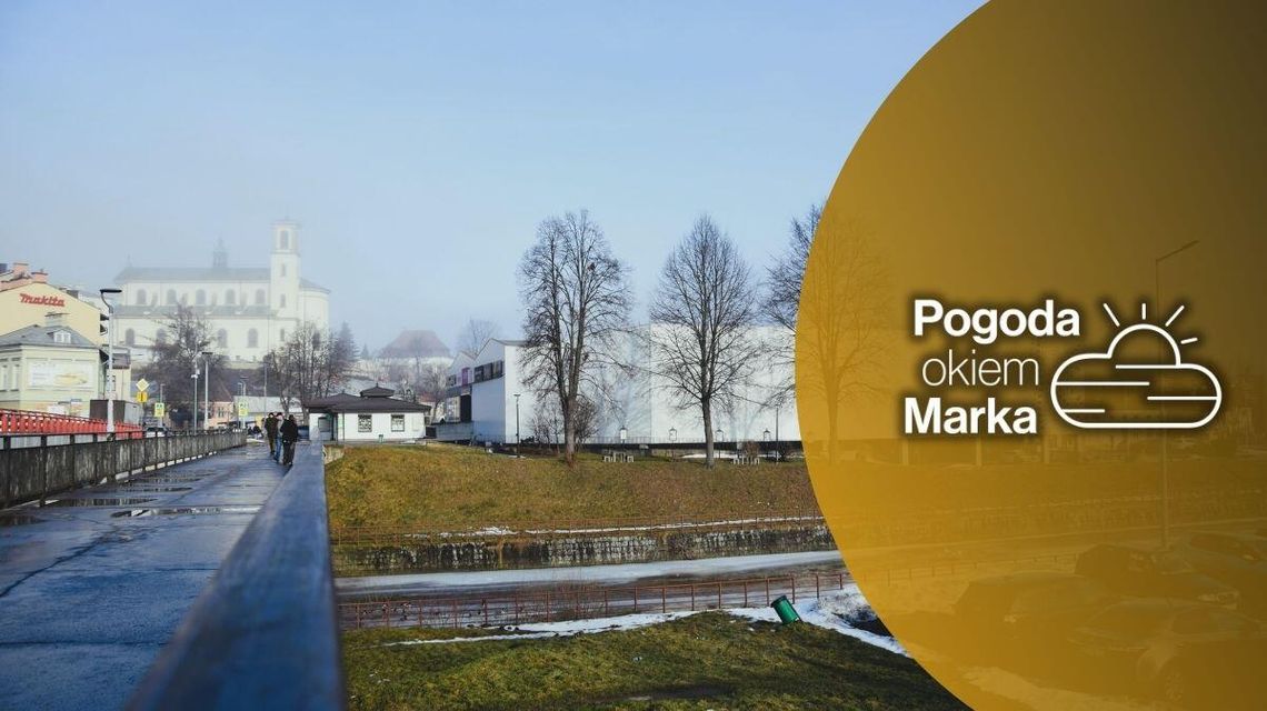 zdjęcie przedstawia most po którym idą ludzie