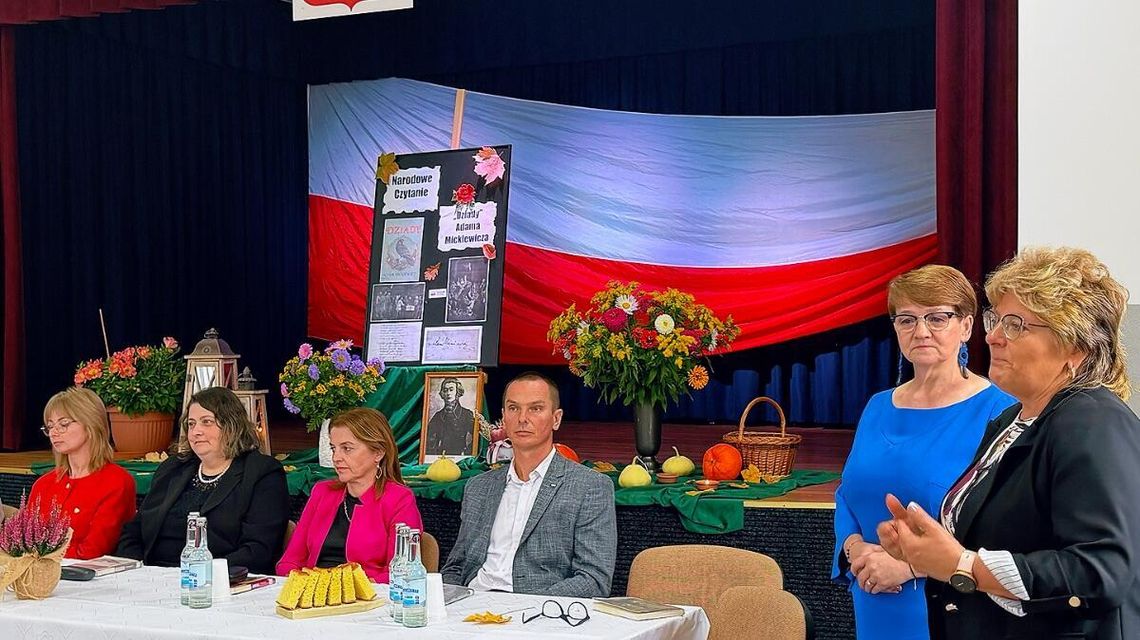 Czytanie narodowe w Woli Łużańskiej