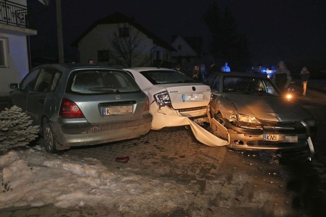 Wymusiła pierwszeństwo i doprowadziła do rozbicia trzech innych samochodów