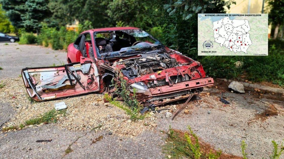 rozbity samochód stojący na parkingu w Gorlicach, obok mapa wypadków w polsce