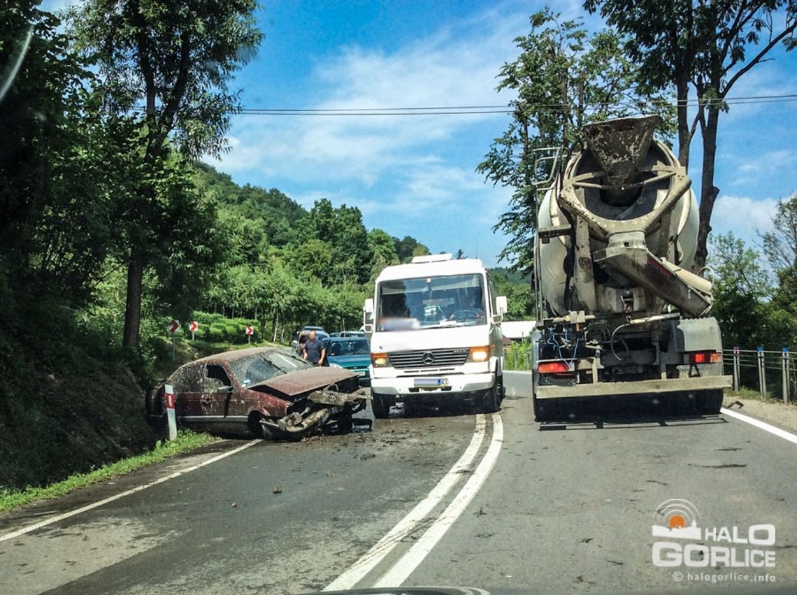 Wypadek w Szymbarku, kierowca poważnie ranny (aktualizacja)