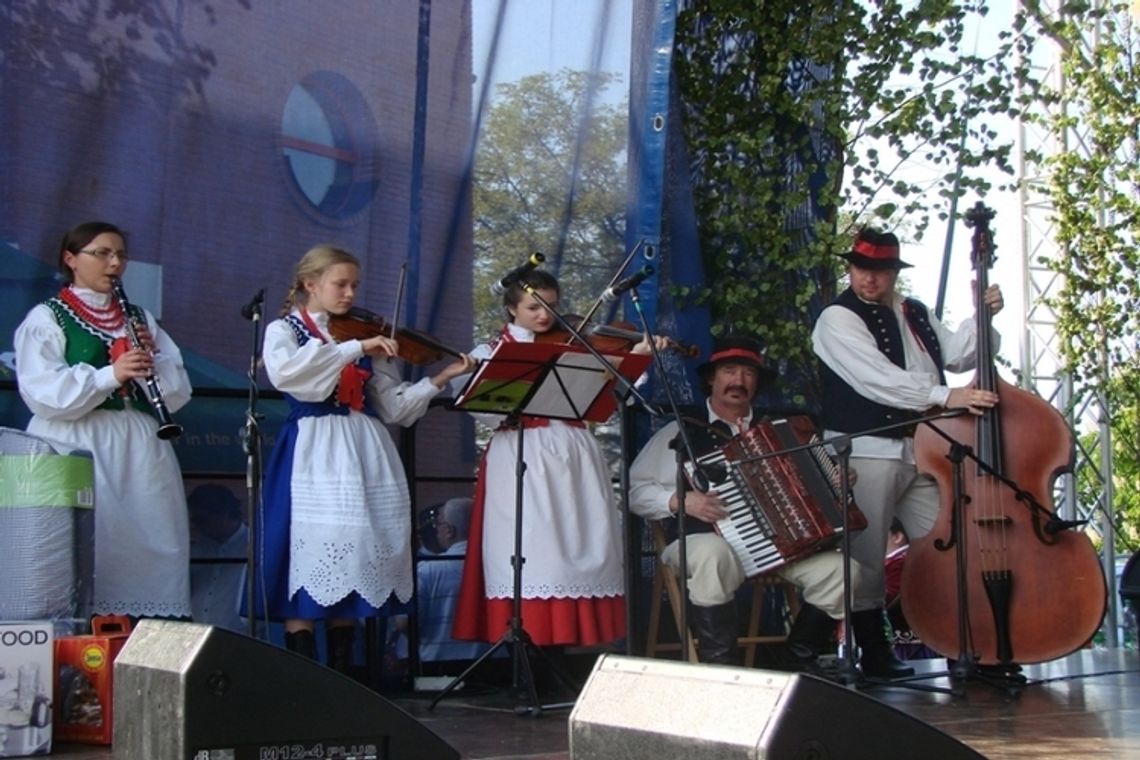 Występ RZT Pogórzanie podczas pikniku rodzinnego w Kwiatonowicach