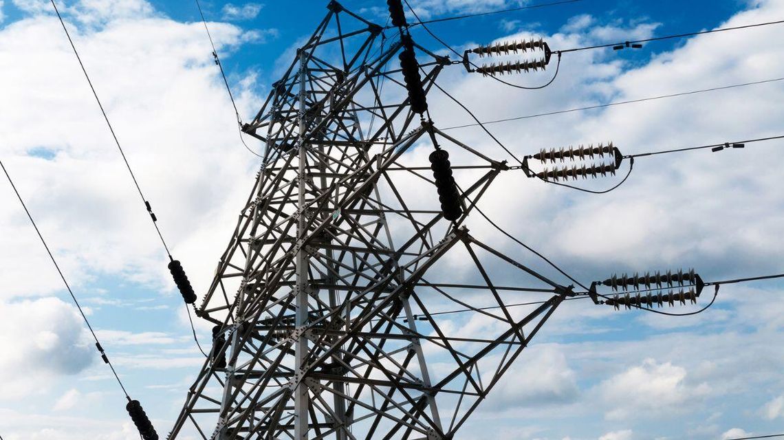 zdjęcie przedstawia słup energetyczny