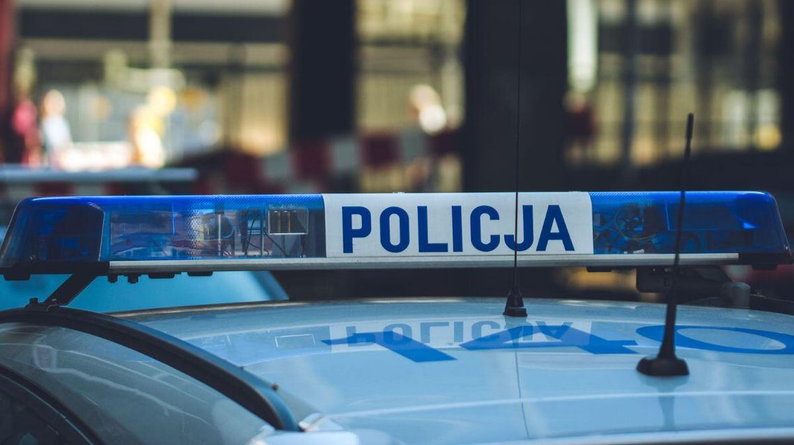 Zdjęcie przedstawia wóz policyjny