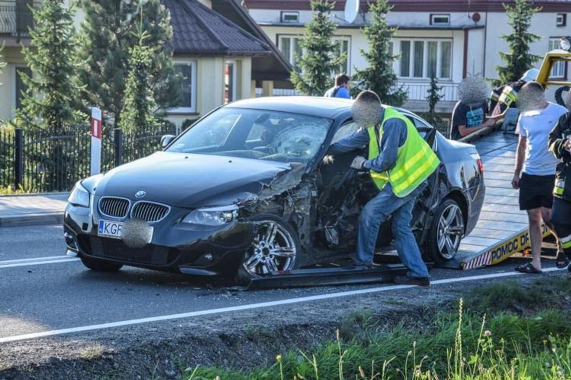 Zderzenie dostawczaka z osobówką