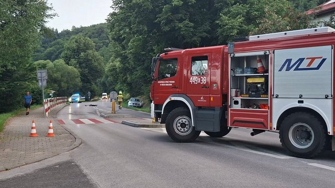 Zderzenie hulajnogi z samochodem. Droga zablokowana [FOTO]