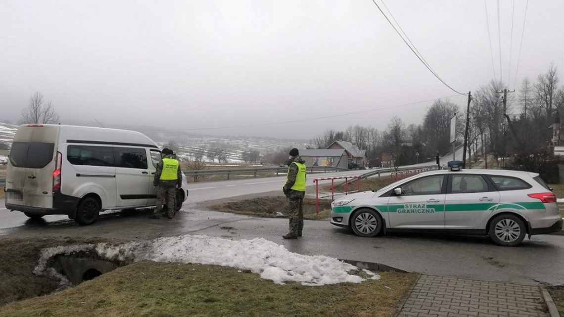 Zdynia. Zatrzymani do kontroli przedstawili podrobione certyfikaty covidowe