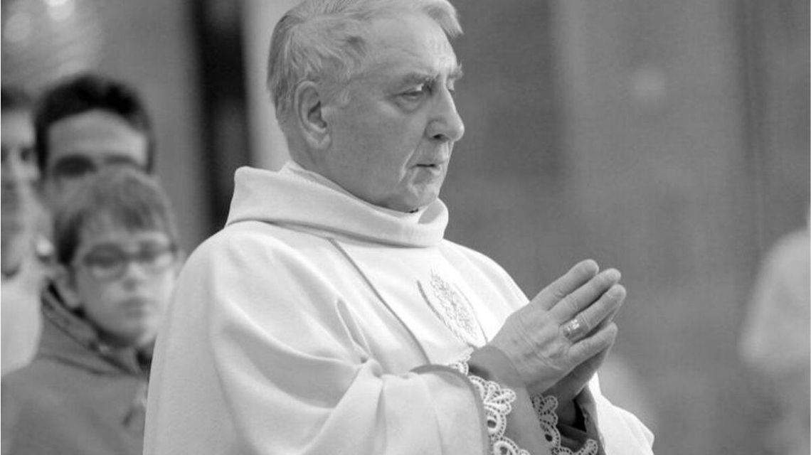 Zdjęcie przedstawia zmarłego arcybiskupa Józefa Kowalczyka