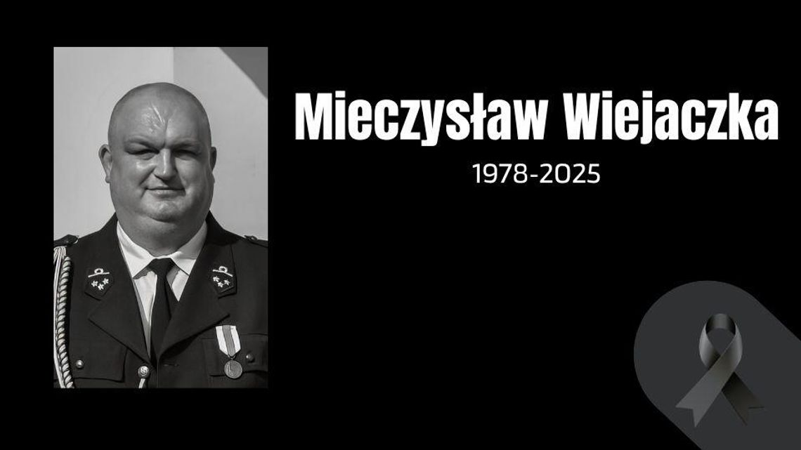 Zdjęcie przedstawia czarno-białe zdjęcie mężczny