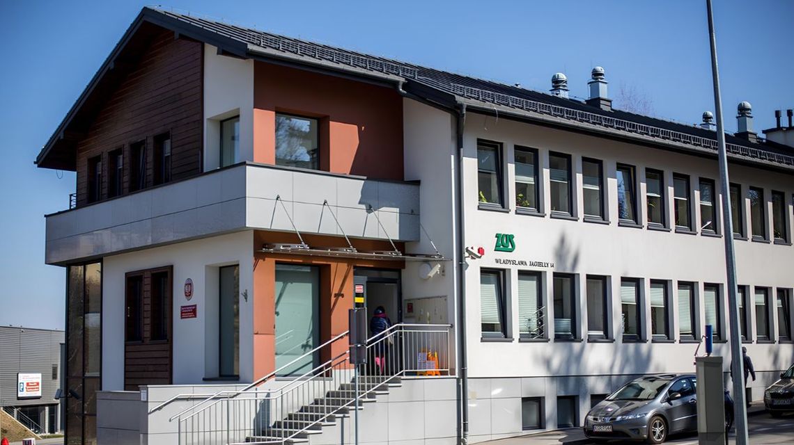 ZUS ostrzega przed utrudnieniami. Część usług elektronicznych może nie działać budynek przy ulicy, zus w gorlicach