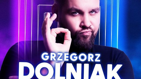 plakat zapowiadający wydarzenie - wystąpi Grzegorz Dolniak - komik, wyjątkowy wieczór stand-upu w Bieczu