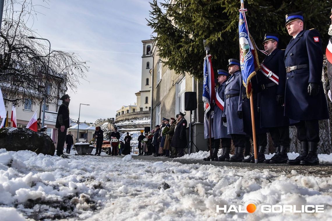 Obchody 81. rocznicy zakończenia okupacji hitlerowskiej w Gorlicach | zapowiedz wydarzeń - halogorlice.info Zdiecie przedstawia ludzi