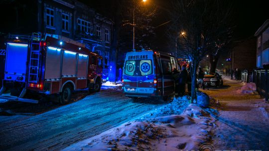Pożar w budynku mieszkalnym przy ul. Słowackiego. Dwie osoby ewakuowane ze strefy zagrożenia. [ZDJĘCIA]