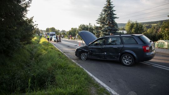 Sękowa. Zderzenie dwóch pojazdów osobowych.