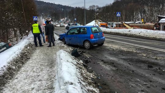 Ropica Górna: zderzenie volkswagena i audi AKTUALIZACJA