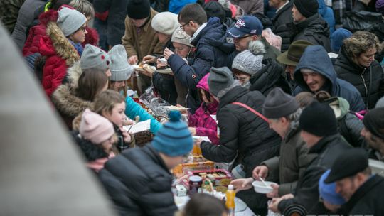 Były serdeczne życzenia i łamanie się opłatkiem. Gorliczanie spotkali się na miejskiej wigilii [ZDJĘCIA, VIDEO]