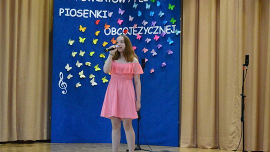 Powiatowy Festiwal Piosenki Obcojęzycznej: Uznanie widowni budziły zarówno liryczne interpretacje, jak i żywiołowe utwory w rytmie disco