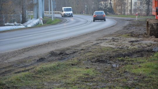 Rozsypane kamienie uszkadzają szyby aut