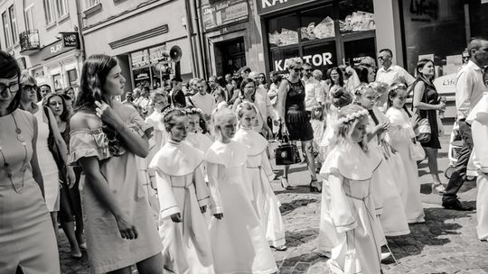 W liturgii i procesji Bożego Ciała wzięły udział tłumy Gorliczan