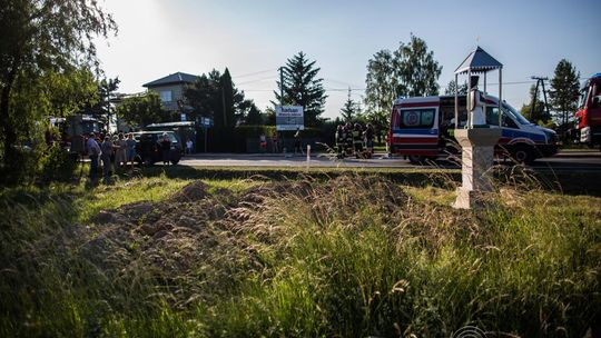 Dominikowice. Zderzenie skutera i osobówki. Jedna osoba ranna.