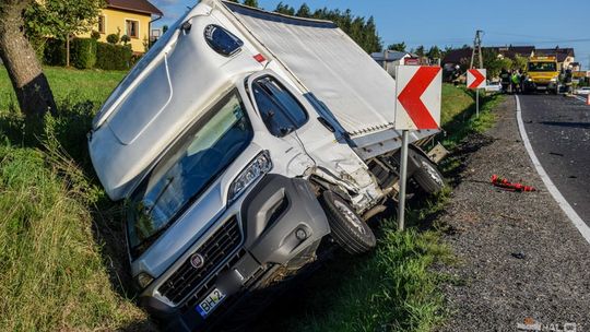 Zderzenie dostawczaka z osobówką