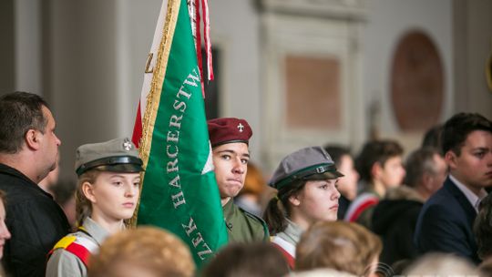 Gorlickie obchody 100. rocznicy odzyskania przez Polskę niepodległości. O godzinie 12.00 wybrzmiał hymn.