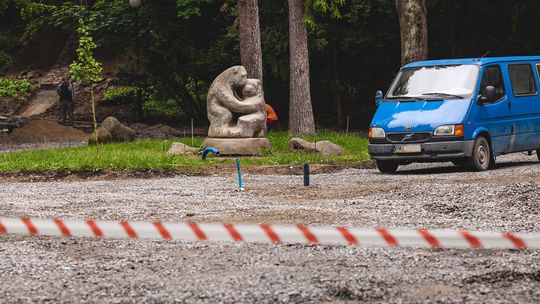 Odwiedziliśmy parkowy plac budowy. Efekty prac są już coraz widoczniejsze. Sami zobaczcie.