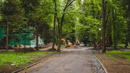 Odwiedziliśmy parkowy plac budowy. Efekty prac są już coraz widoczniejsze. Sami zobaczcie.