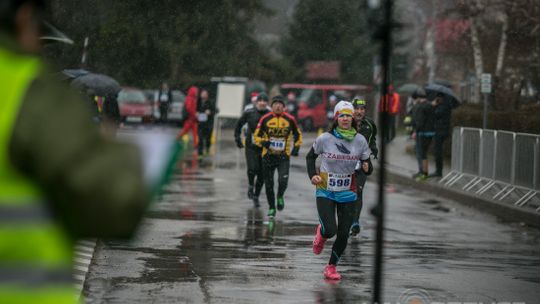 Najlepsze biegaczki z Polski, a biegacze z Ukrainy. Znamy wyniki biegu sylwestrowego [ZDJĘCIA, WIDEO]