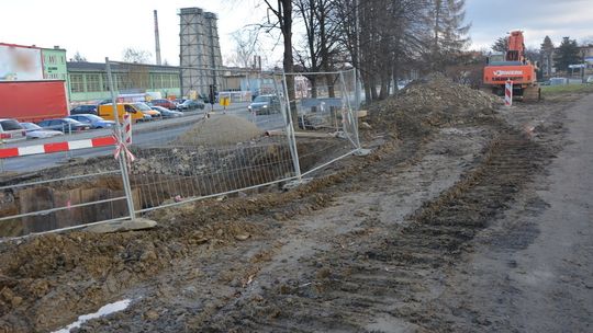 Rozsypane kamienie uszkadzają szyby aut