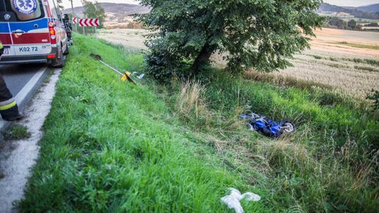 Zdarzenie drogowe na ulicy Dukielskiej. Motocykl w rowie.