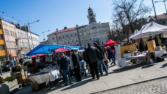 Rynek pełen wielkanocnych smakołyków, Gorliczanie zaopatrują się przed świętami