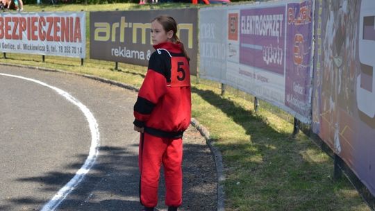 Na stadionie trwa zaciekła rywalizacja druhen i druhów z Gorlickiego