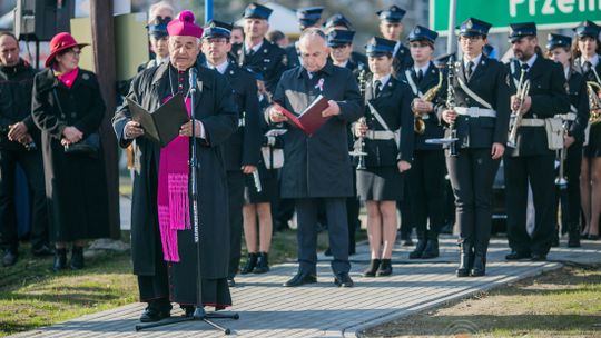 Gorlickie obchody 100. rocznicy odzyskania przez Polskę niepodległości. O godzinie 12.00 wybrzmiał hymn.