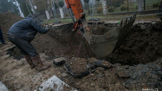 Praca na budowie wre, ale woda „podchodzi”