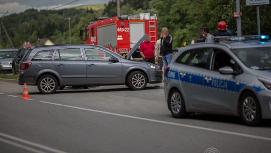 Kolizja motocykla i osobówki w Szymbarku. Jedna osoba poszkodowana (aktualizacja)