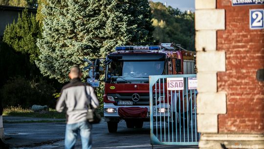 Kolejna akcja strażaków na terenie byłej rafinerii