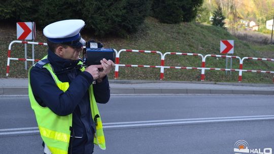 Trwa Akcja Znicz. Na patrolu z drogówką posypały się mandaty.