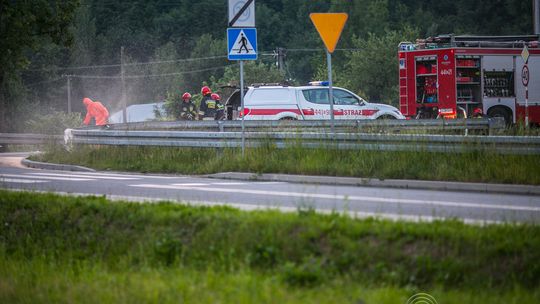 Dziwna substancja rozlała się na ulicy Przemysłowej w Gorlicach AKTUALIZACJA