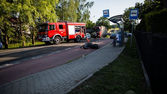 Dominikowice. Zderzenie skutera i osobówki. Jedna osoba ranna.