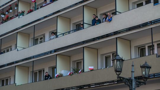 Gorlickie obchody 100. rocznicy odzyskania przez Polskę niepodległości. O godzinie 12.00 wybrzmiał hymn.