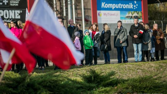 Gorlickie obchody 100. rocznicy odzyskania przez Polskę niepodległości. O godzinie 12.00 wybrzmiał hymn.