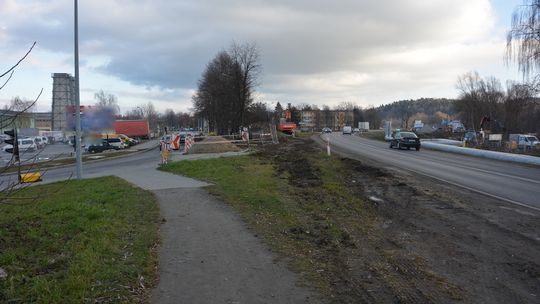 Rozsypane kamienie uszkadzają szyby aut