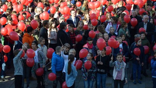 Na płycie Rynku powstała żywa flaga. Tak Gorlice świętują Niepodległość!